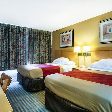 Econo Lodge Shorewood Δωμάτιο φωτογραφία