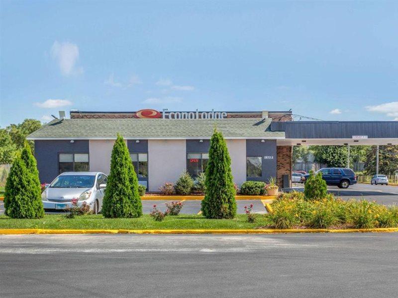 Econo Lodge Shorewood Εξωτερικό φωτογραφία