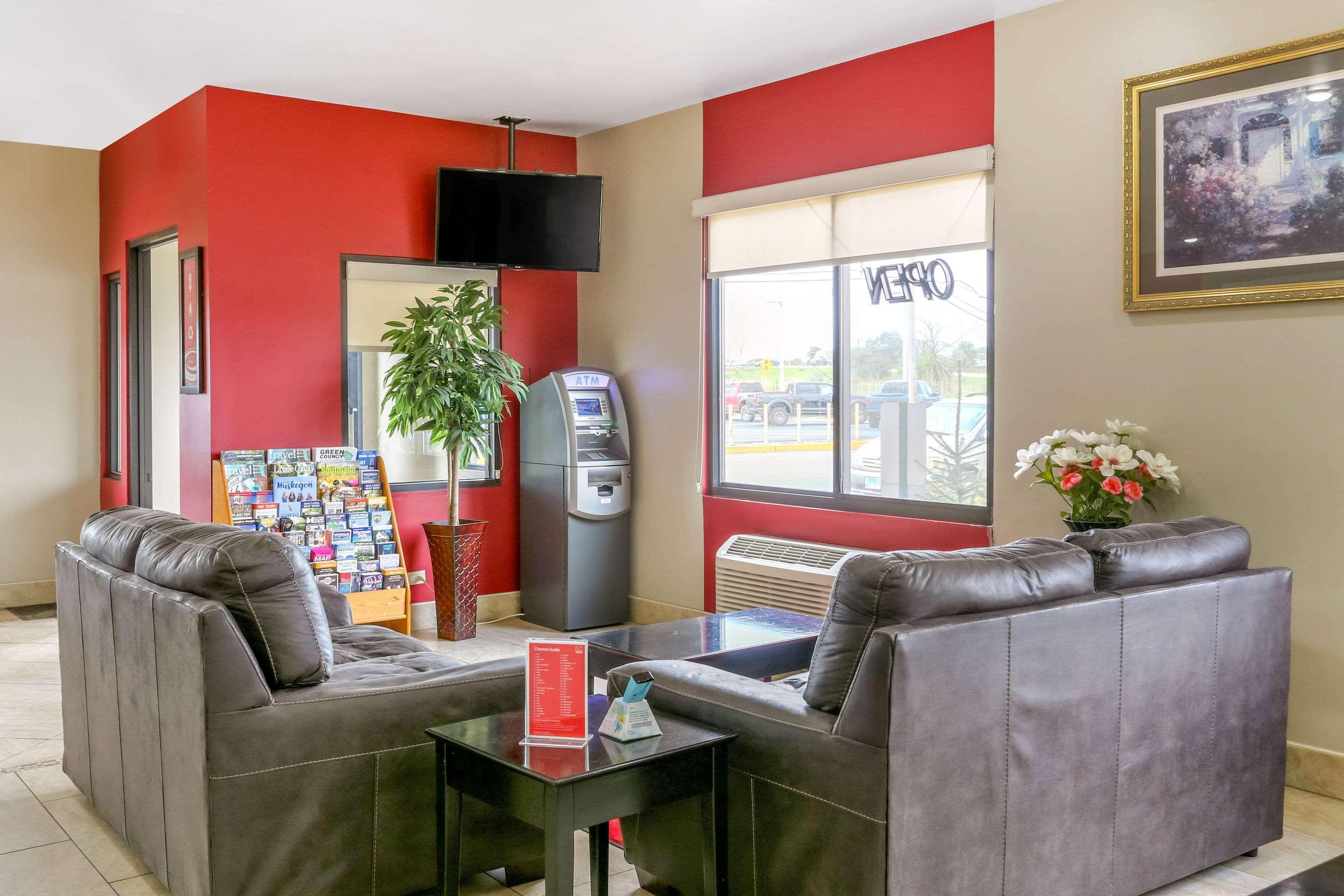 Econo Lodge Shorewood Εξωτερικό φωτογραφία